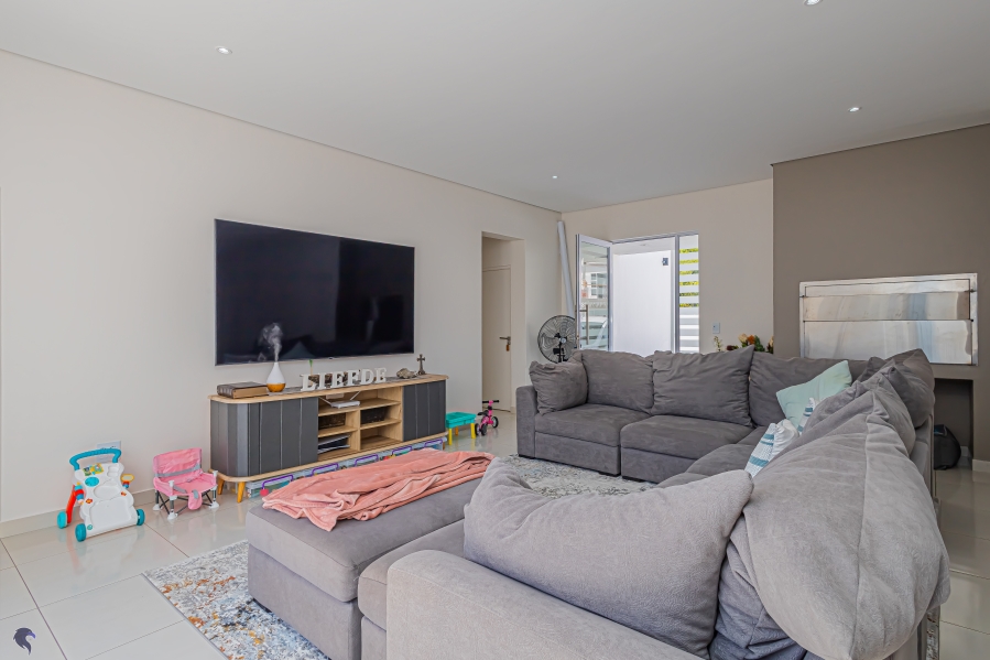 6 Bedroom Property for Sale in Country Club Western Cape